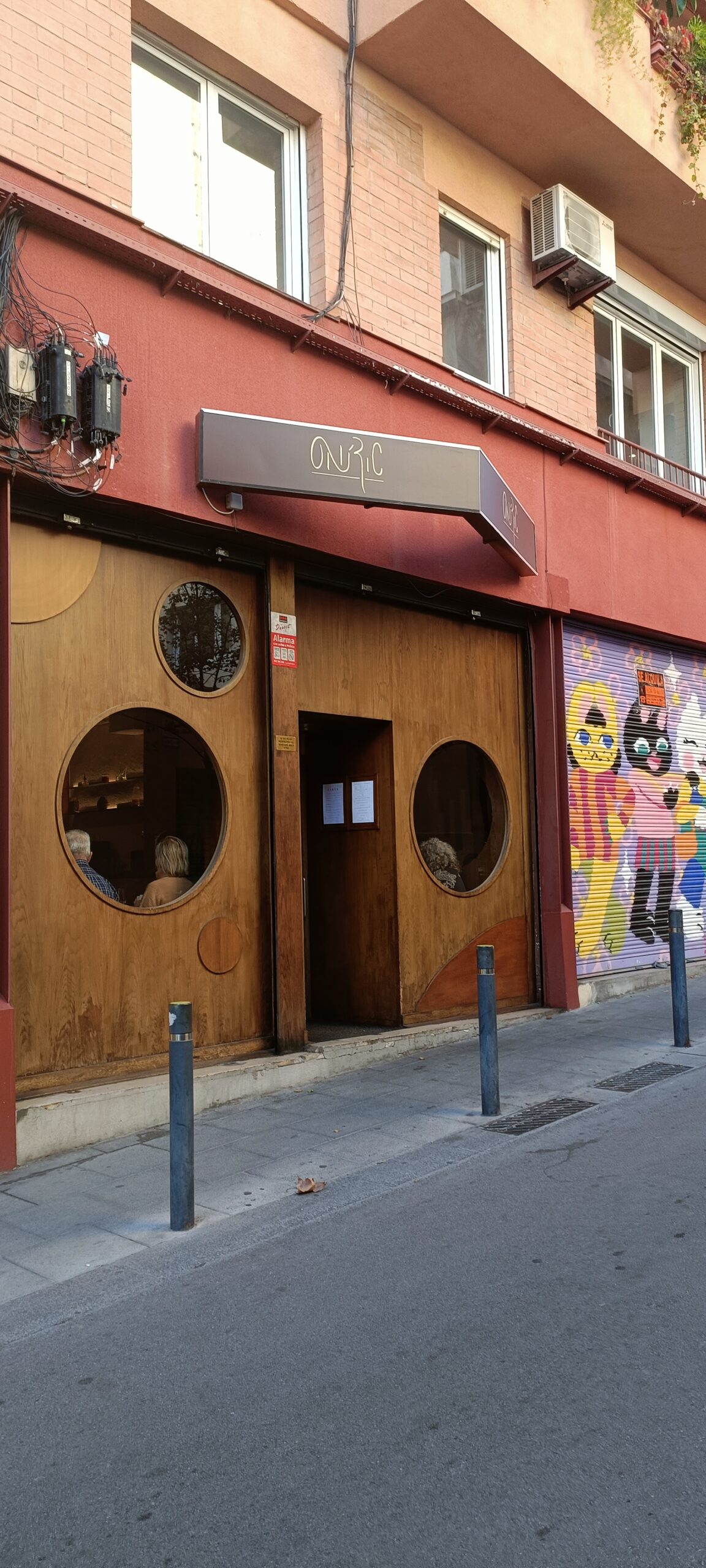La porta del restaurant Oníric